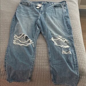 American eagle ripped strigid mom jeans